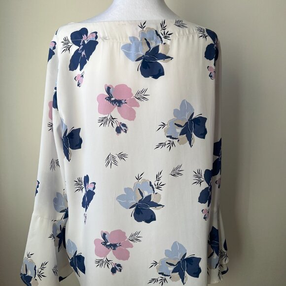 🌼Ann Taylor Floral Blouse Beautiful Navy  Lilac & Light Blue Print Boatne… - Picture 3 of 9